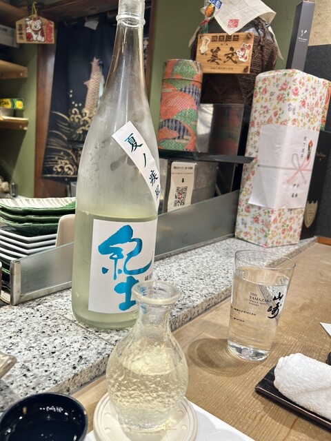 아카사카의 오삼! 대장님의 뛰어난 기술이 돋보이는 잡리는 절대 놓칠 수 없습니다. 모든 음식이 맛있고 감동적이었습니다! 일본술, 레몬 소주, 와인도 오삼과 완벽하게 어울렸습니다.
