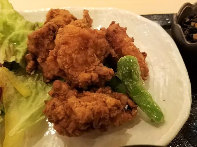 自然のエビを提供するレストランの特別ランチ