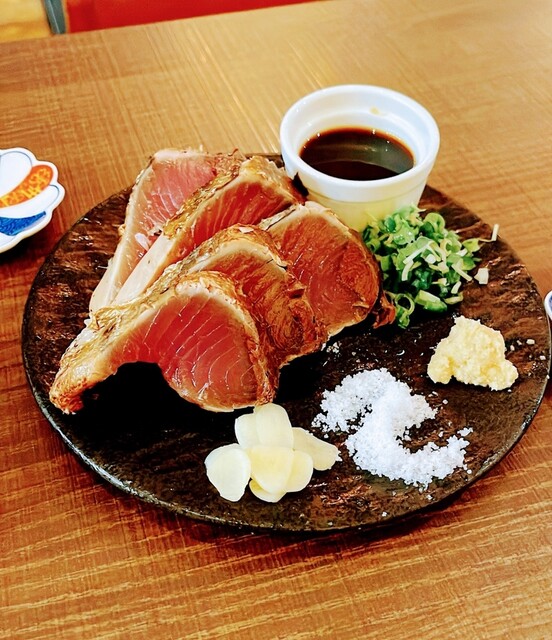 豪華な日本酒とロバタグリルを楽しむ夜