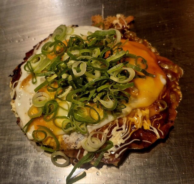 Enjoy a blissful time of savoring delicious pastries at the renowned restaurant "Pach-pach" in Shinbashi.