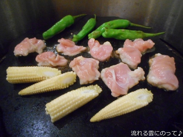 自然石の上で焼かれる