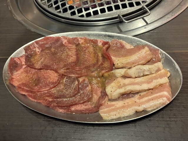 좋은 위치이지만, 굳이 가서 먹을 정도는 아닌 것 같습니다…