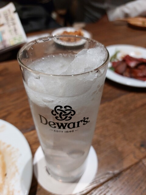 음료 메뉴가 매우 풍부하며, 칵테일도 무수히 있고, 위스키의 종류도 엄청나다!
