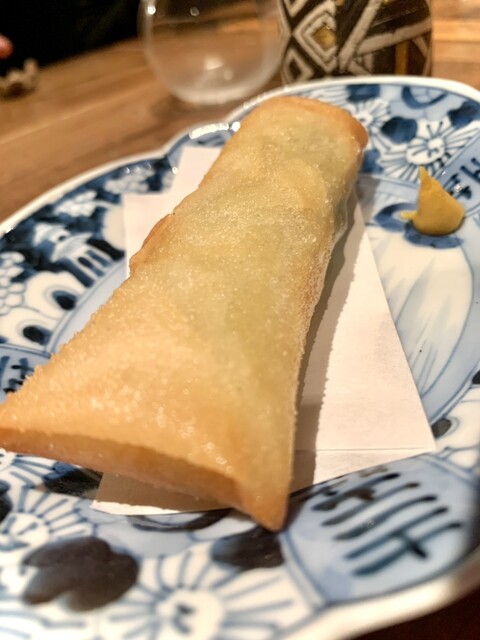진지하고 말수가 적은 요리사