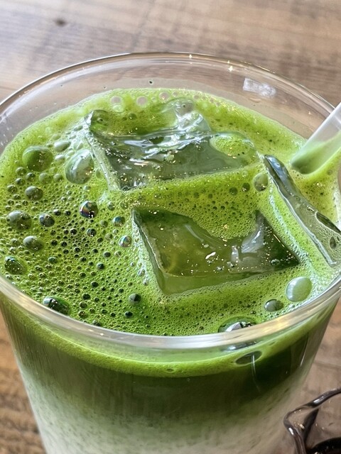 사쿠사의 인기 카페에서 선보인 ‘푸와토로抹茶안바타ーフレトー’가 정말 최고였습니다.