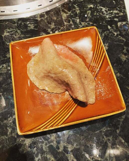 삼사카 소고기를 조금씩 맛보며 대화도 즐길 수 있는 구이요리!