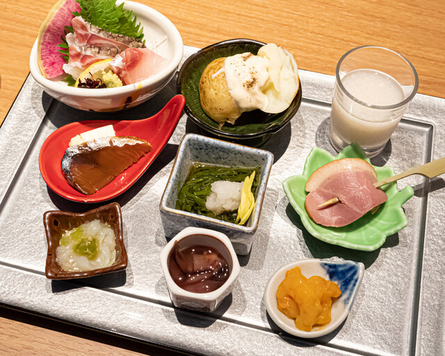 The selection of sake and the cuisine are both quite high-quality!
