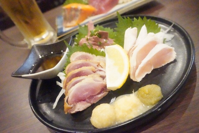 ／鳥どり酒場2号店★味、量、コスパ！全てが最高❗絶品の「月見つくね」「新鮮な鶏刺し3種」❗注文必須ですよ❤@お肉女／