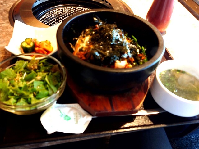 마부도쿠마: 재료 준비가 정성스러워서 수프도 나물도 정말 맛있어요.