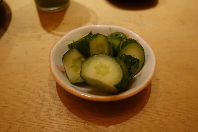 흑연과 닭으로 말하는, 백금의 정통파 야키토리.