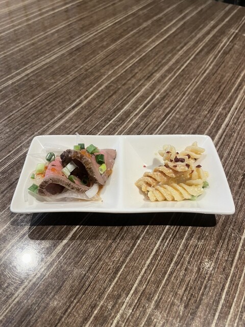 新鮮な魚の爆発！選ぶことができるメイン料理付きの飲み放題コース