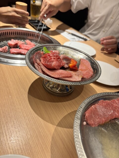 【和牛放題の殿堂 秋葉原 肉屋横丁 焼肉】 코스:和牛가 가득한 코스 + 음료 무제한 (100분) \8,300
