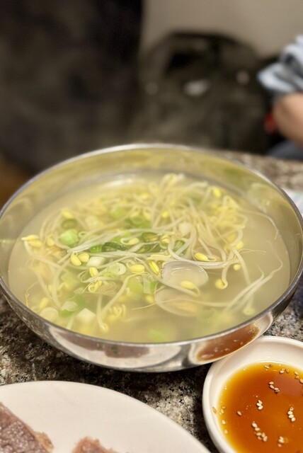한국식 해산물 요리로 소쥬가 스스름! 예약이 필수인 인기집·͜·✌︎´-