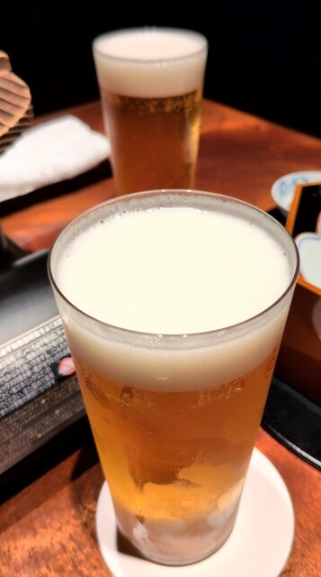 검은 돼지 육수로 만들어진 고급스러운 맛