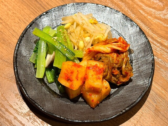 ★신바시에 위치한 은둔적인 분위기의 바베큐집!