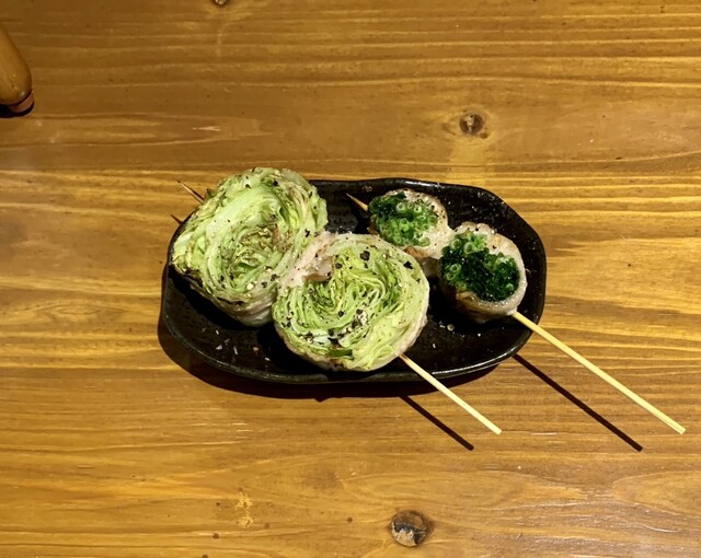 탄소를 사용해 만든, 맛있는 스트립 스테이크를 먹으면서 대화와 술을 즐기다 @오오타키