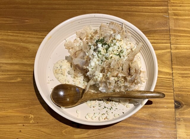 탄소를 사용해 만든, 맛있는 스트립 스테이크를 먹으면서 대화와 술을 즐기다 @오오타키