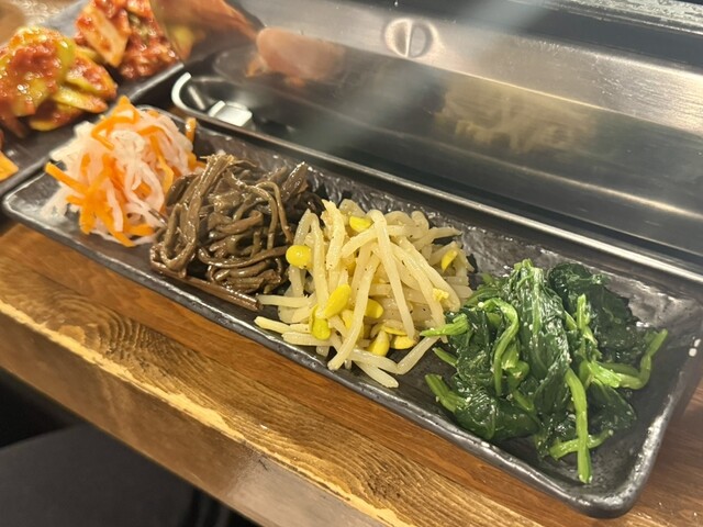 명물인 두꺼운 쇠고기를 시작으로, 꾸준히 맛있는 구이집입니다!