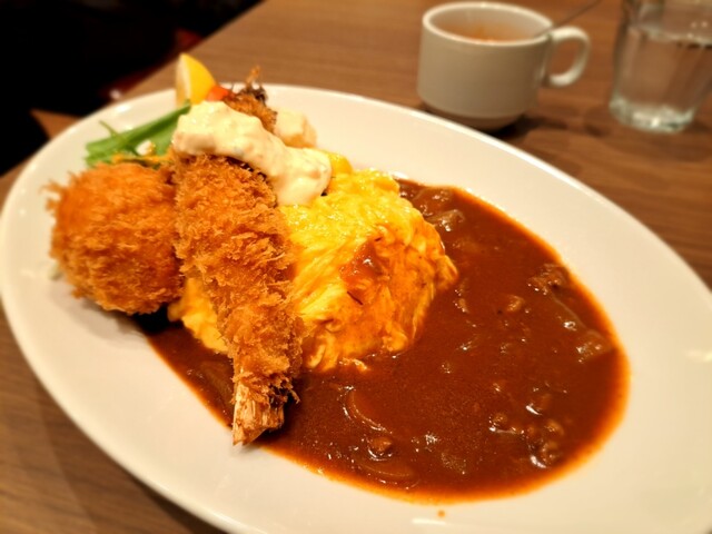 美味しくクリーミーなオムレツ、ハヤシ!カジュアルな西洋料理を楽しみたいときにぴったりの場所です。