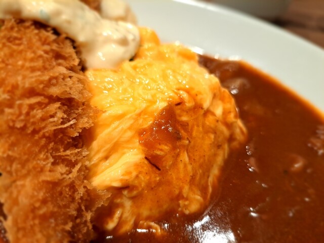 美味しくクリーミーなオムレツ、ハヤシ!カジュアルな西洋料理を楽しみたいときにぴったりの場所です。