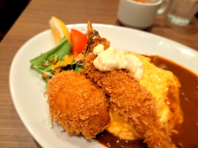 美味しくクリーミーなオムレツ、ハヤシ!カジュアルな西洋料理を楽しみたいときにぴったりの場所です。