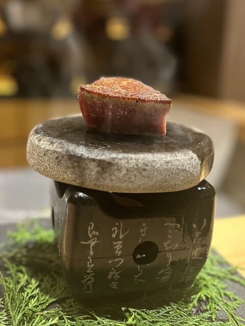 活気ある雰囲気を楽しみながら、五感すべてを満足させる新しい食体験です。