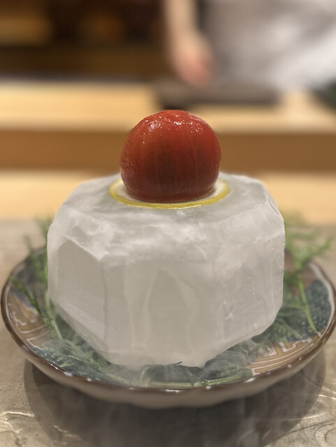 活気ある雰囲気を楽しみながら、五感すべてを満足させる新しい食体験です。