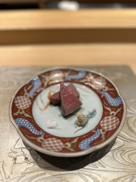 活気ある雰囲気を楽しみながら、五感すべてを満足させる新しい食体験です。