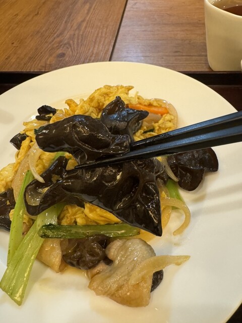 【돼지고기와 큐어젯의 계란 볶음 정식】 접객 서비스가 매우 좋고, 가성비가 좋은 점심 메뉴입니다.