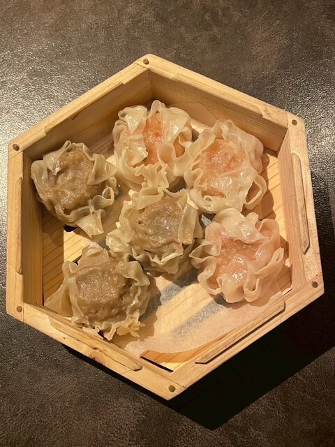 아카사카 미나미에서 맛볼 수 있는 개인실의 화덕 요리, 특별한 시간