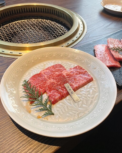 東京中央区銀座にある、ミシュランパーティーシェフによる絶品焼肉レストラン!Yakiniku Azasu。