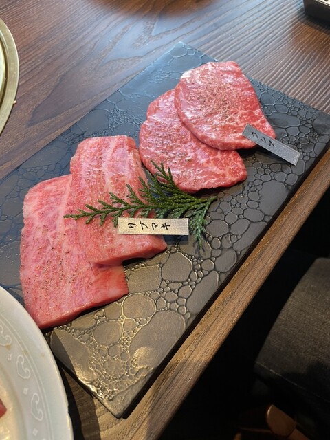東京中央区銀座にある、ミシュランパーティーシェフによる絶品焼肉レストラン!Yakiniku Azasu。