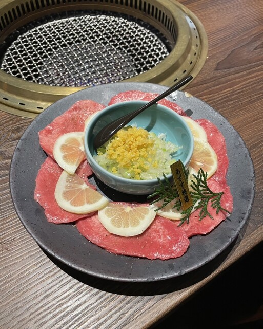 東京中央区銀座にある、ミシュランパーティーシェフによる絶品焼肉レストラン!Yakiniku Azasu。