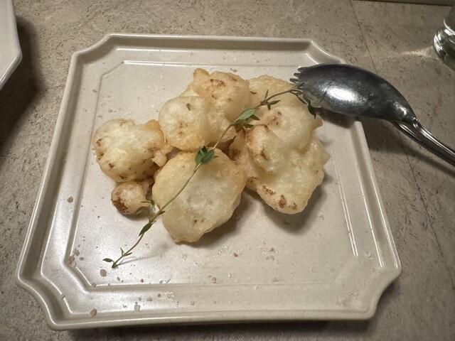 가성비가 너무 좋아서 세비치에도 훌륭한 맛의 멋진 타코스 가게입니다.