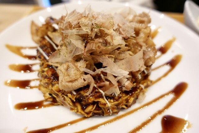 분위기가 좋은 내부에서 맛있는 런치와 맥주를 즐길 수 있어서, 자리가 비어 있어서 좋았어요!