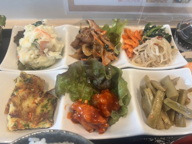 매일 가도 괜찮은 맛있는 식당입니다. 분위기와 서비스가 최고예요.