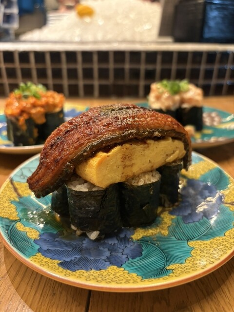 人気の海鮮居酒屋で、常に混雑しています!