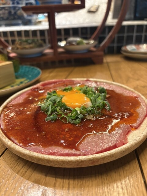 人気の海鮮居酒屋で、常に混雑しています!