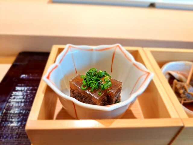 효율적인 "바라치라이"❗️아름답고 맛있는 런치는 작은 접시에 담긴 2가지 요리, 붉은 육수, 디저트까지 포함되어 있어 2,200엔✨✨ 만족스럽고, 만족스러웠어요(*´ｪ｀*)