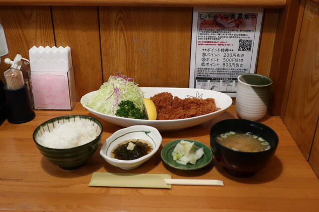 サムカワにある人気のとんかつレストラン、とんかつ秀龍から生まれた