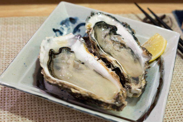 친절하고 친근한 주인장이 제공하는 맛있는 음식들과 훌륭한 술