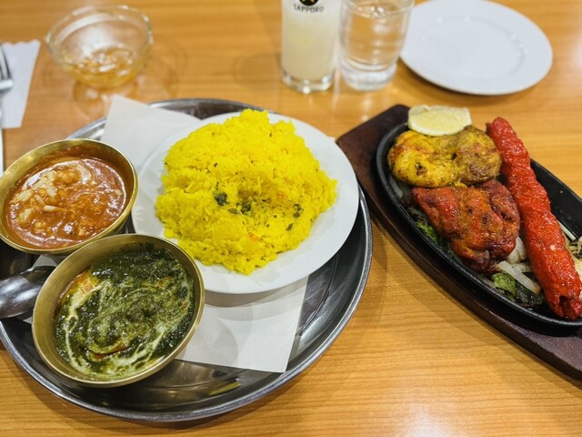 역 근처에 있어서 본격적인 인도 카레를 맛볼 수 있는 좋은 가게