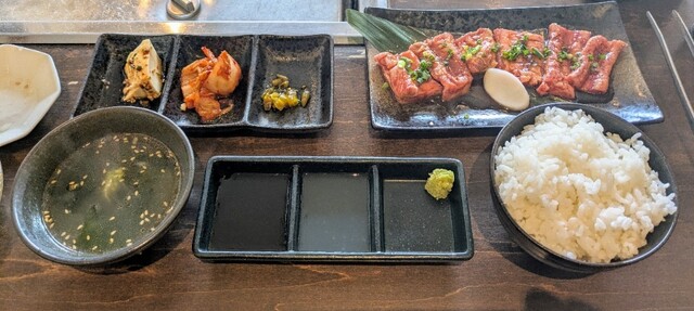 센터북에서 진한 맛이 가득한 게타칼비의 구이 랩치