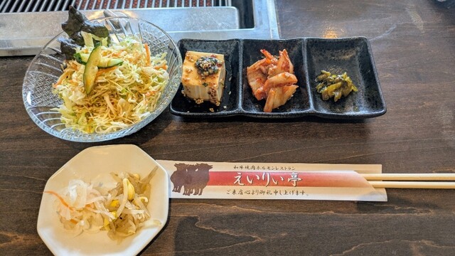 센터북에서 진한 맛이 가득한 게타칼비의 구이 랩치