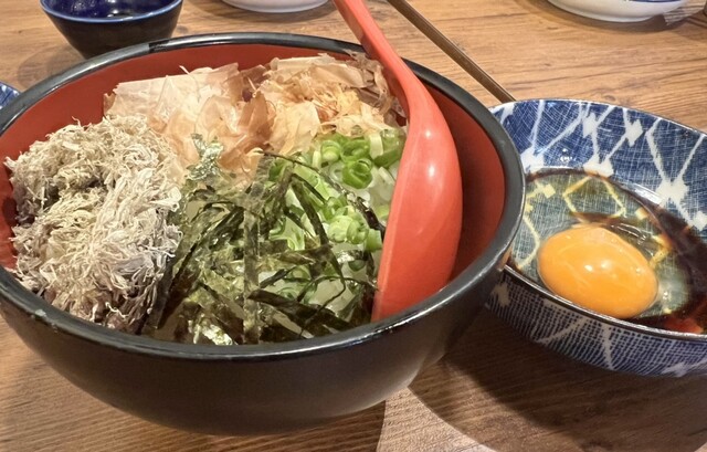 이곳은 5시부터 만석이 되는군요! 다양한 메뉴가 모두 맛있습니다!