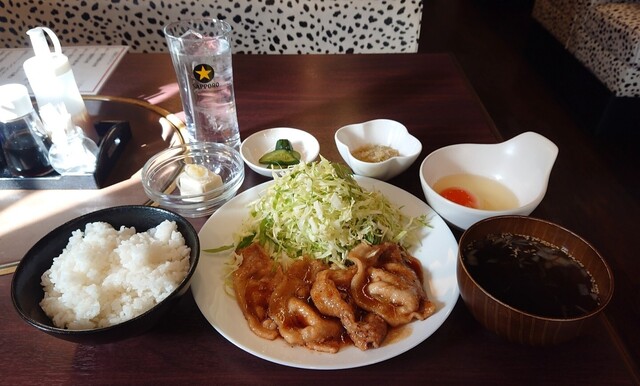 아기 돈치ャン, 생강구이 정식, 대표적인 메뉴 (￣∇￣ﾉﾉ"ﾊﾟﾁﾊﾟﾁ!!✨✨✨)