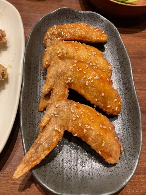 손가락에 부드럽게 감싸진