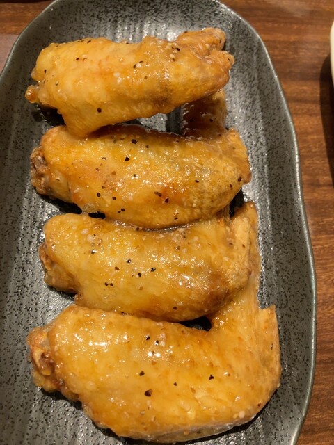 손가락에 부드럽게 감싸진
