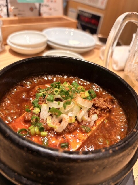 ⭐️다양한 색상의 음식과 진정한 매운 국물을 즐길 수 있는 인기집! ^_^/✨