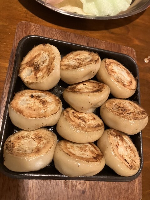 今回は、飲み放題付きのコース料理を楽しみました。とても美味しかったです！評価は着実に向上しています。